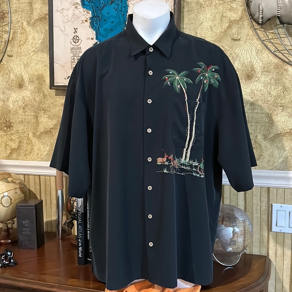 Bamboo Cay 4XL Christmas Button down. Hiding Santa.